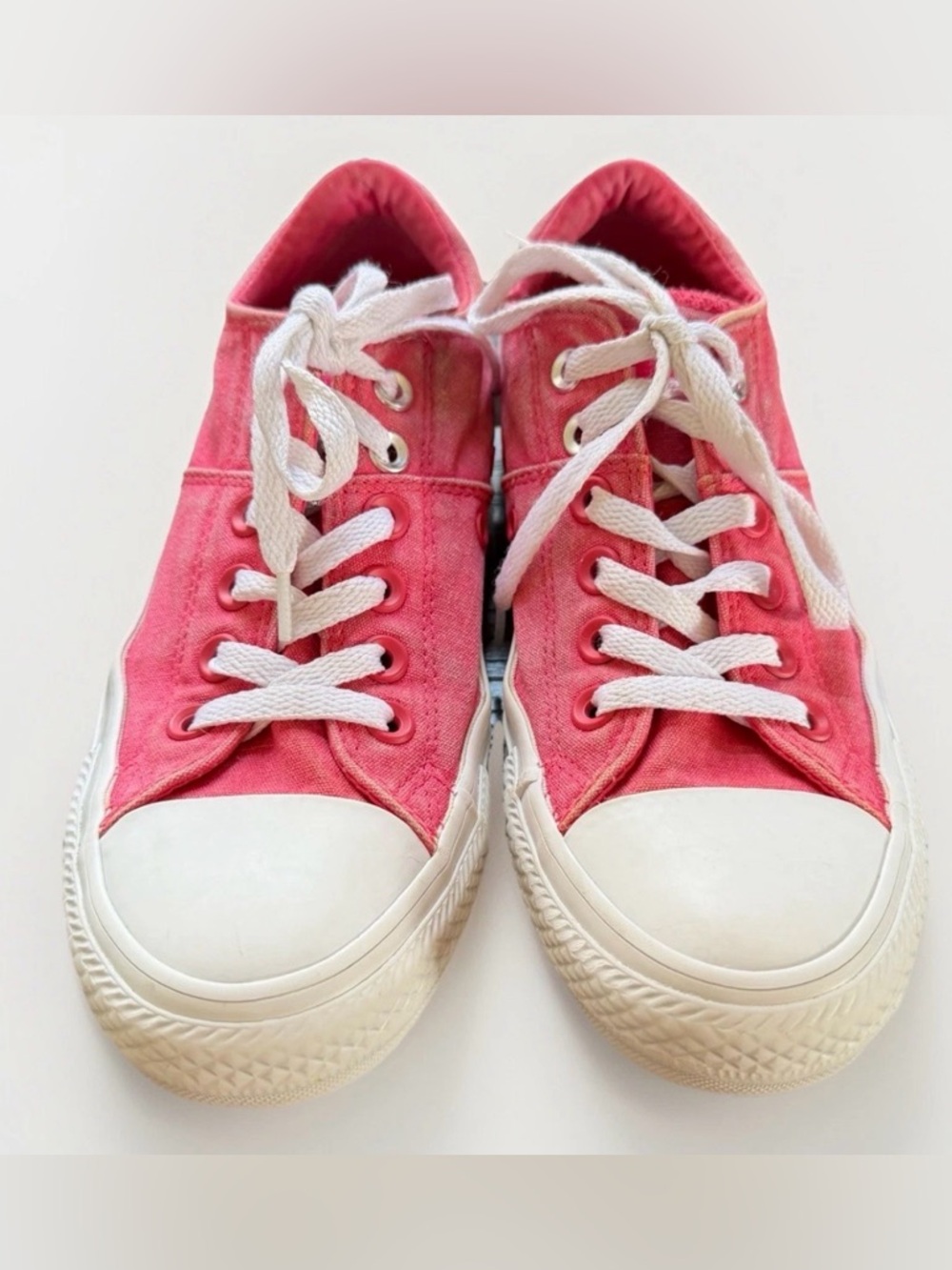 Converse Women’s Chuck Taylor All Star Low Top Strawberry Jam Sneakers Size 7 - Picture 2 of 8